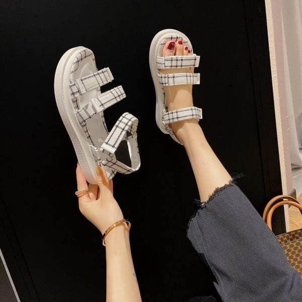 Modernas sieviešu sandales ar plakanu augsto zoli