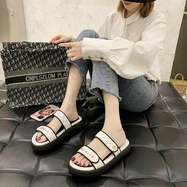 Papuci de dama actuali cu velcro