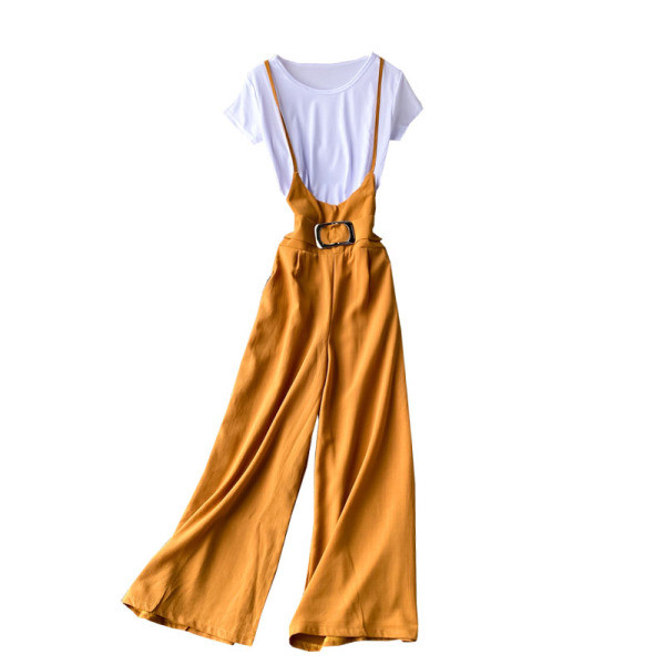 Naiste komplekt sisaldab valget T-särki ja vööga kombinesooni