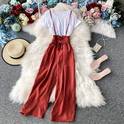 Sieviešu ikdienas komplekts ar baltu T-kreklu un kombinezonu