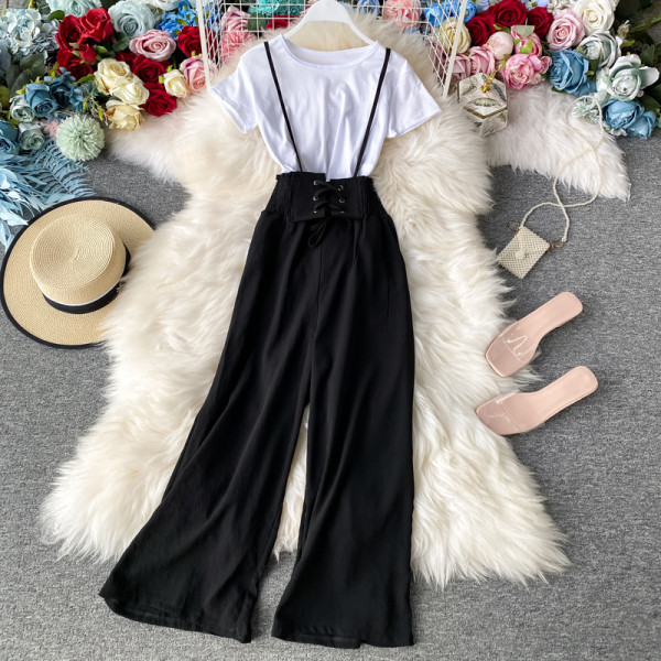 Sieviešu ikdienas komplekts ar baltu T-kreklu un kombinezonu