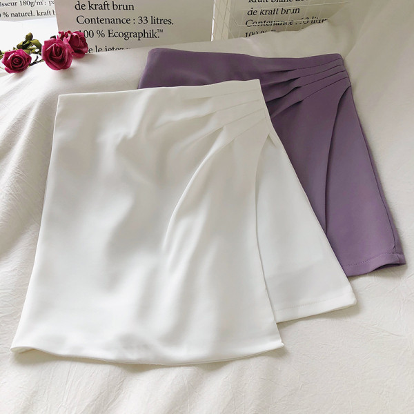 Fusta de damă asimetrică cu talie înaltă - un model curat