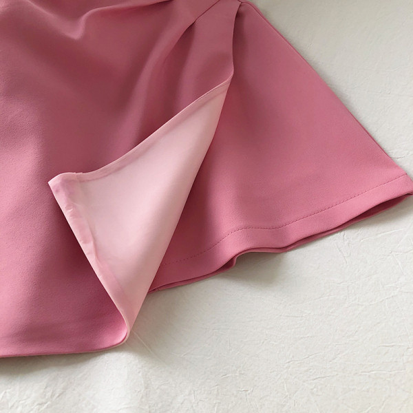 Fusta de damă asimetrică cu talie înaltă - un model curat