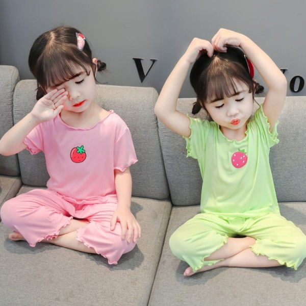 Pijamale pentru copii cu aplicație pentru fete