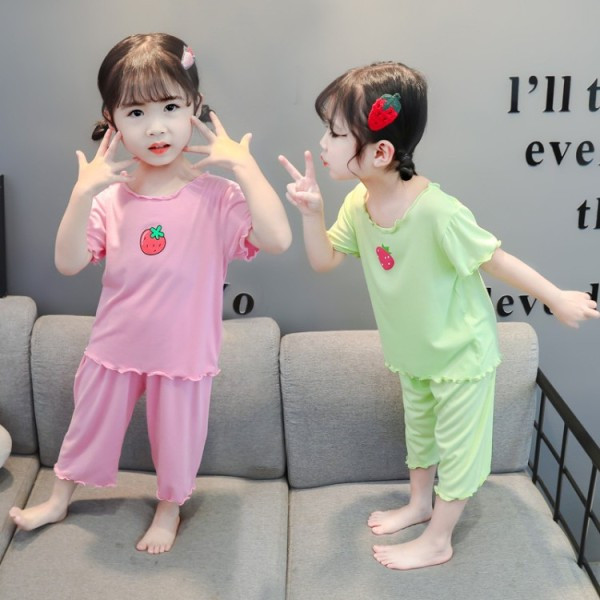 Pijamale pentru copii cu aplicație pentru fete