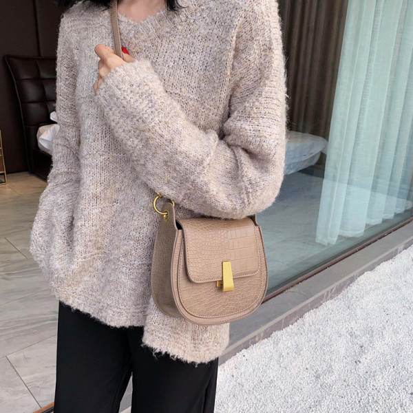 Geanta de dama din piele ecologica de ultima generatie in forma rotunda