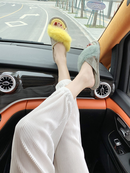 Papuci de vara dama cu element de puf