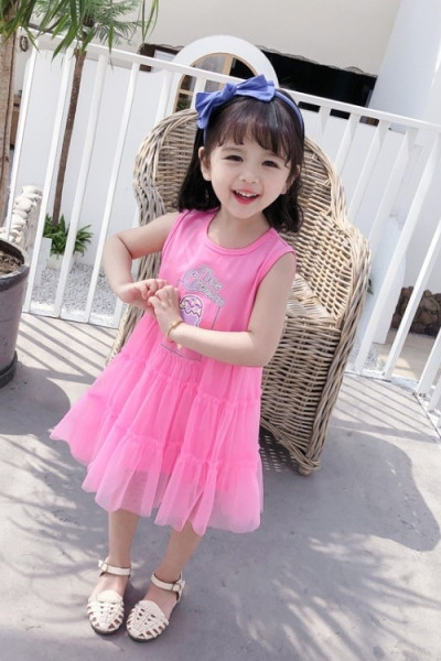 Ümara dekoltee ja aplikatsiooniga vabaaja lastekleit