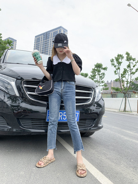 Papuci de dama actuali cu element metalic