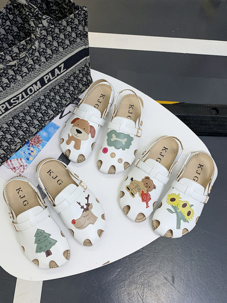 Papuci casual dama din piele cu diverse aplicatii