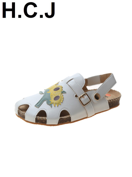 Papuci casual dama din piele cu diverse aplicatii