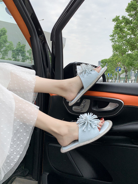 Moodsad naiste nahast sussid 3D elemendiga