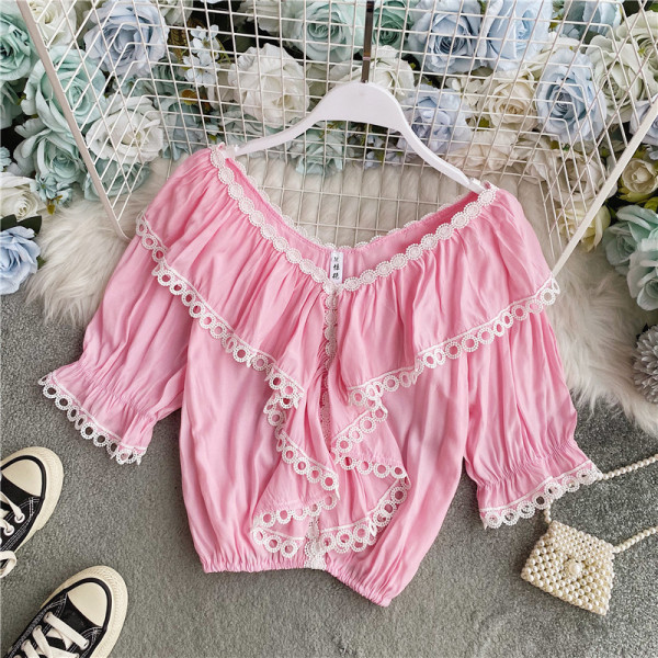 Bluză de damă cu decolteu spitz și elemente din dantelă