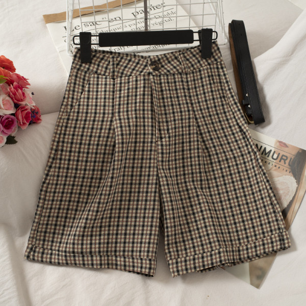 Ruudulised lühikesed püksid vöö ja kõrge vöökohaga