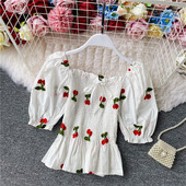 Naiste allatõmmatud varrukatega pluus