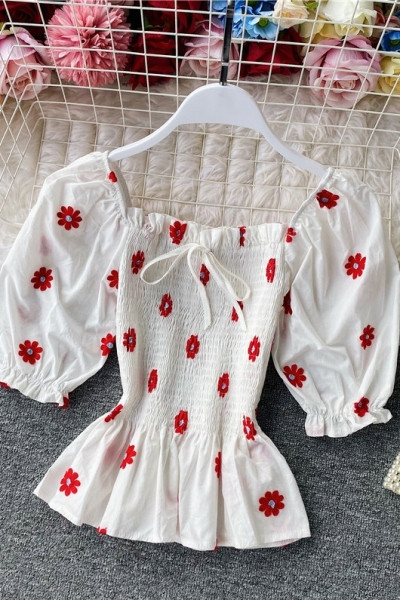 Naiste allatõmmatud varrukatega pluus