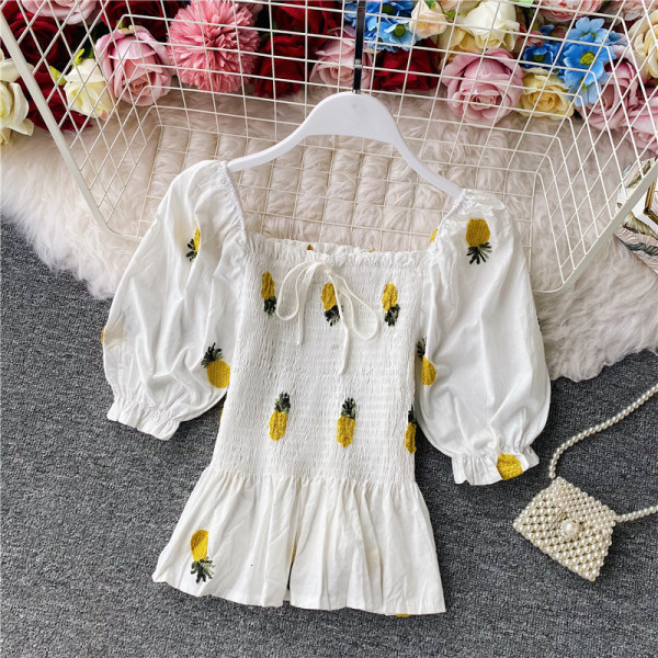 Naiste allatõmmatud varrukatega pluus