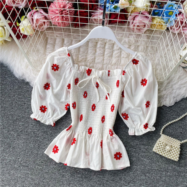 Naiste allatõmmatud varrukatega pluus