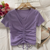 Naiste lipsude ja V-kaelusega T-särk