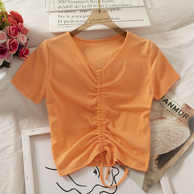 Naiste lipsude ja V-kaelusega T-särk