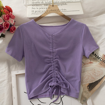 Naiste lipsude ja V-kaelusega T-särk