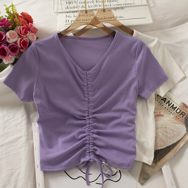 Naiste lipsude ja V-kaelusega T-särk