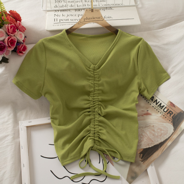 Naiste lipsude ja V-kaelusega T-särk