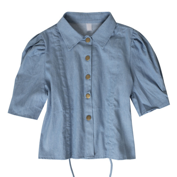 Klassikalise krae ja lühikeste varrukatega naiste särk