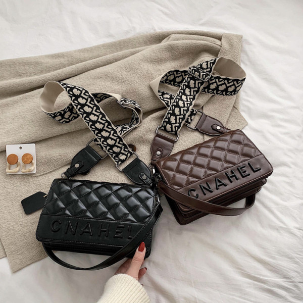 Geantă de damă la zi, cu inscripții și mâner larg