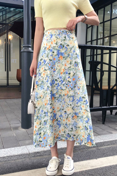 Lilletrükiga ja kõrge vöökohaga pikk naiste seelik