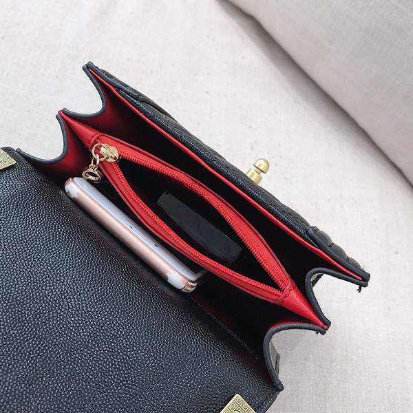 Geantă de damă din piele ecologică de ultimă generație, cu mâner lung și cataramă