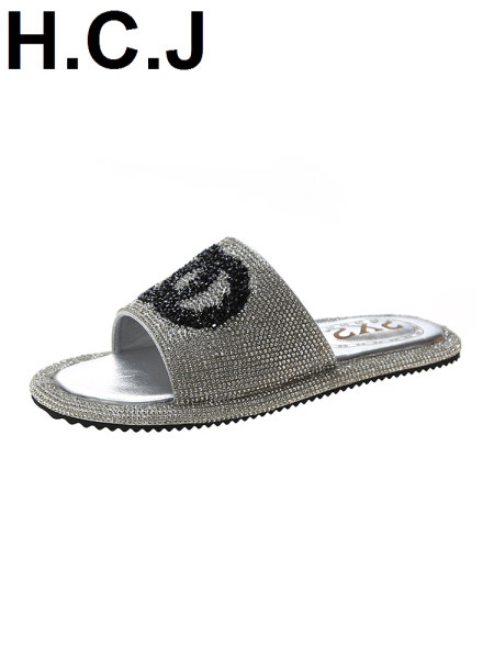 Model nou de papuci de dama cu un element-pietre