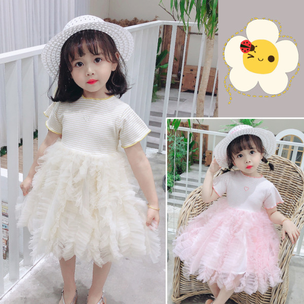 Moodne lühikeste varrukate ja tülliga lastekleit tüdrukutele