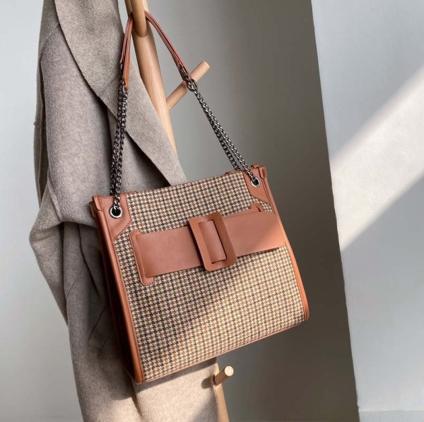 Geanta de umar eleganta de dama din imitatie de piele cu maner metalic doua modele