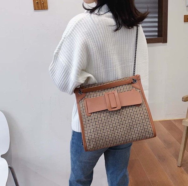 Geanta de umar eleganta de dama din imitatie de piele cu maner metalic doua modele