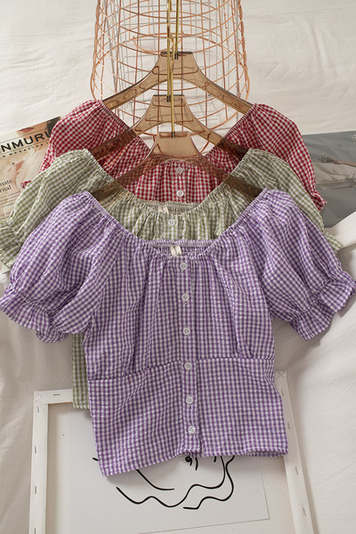 Cămașă de damă cu nasturi și decolteu în V