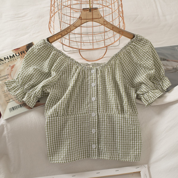 Cămașă de damă cu nasturi și decolteu în V