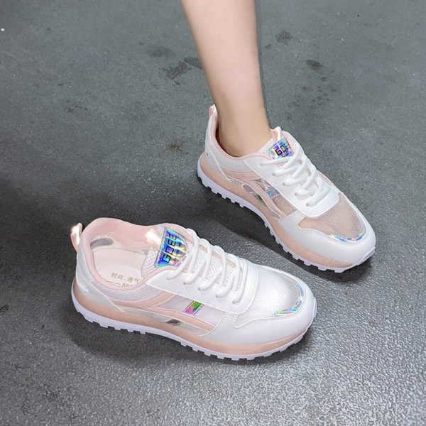 Adidași sport și de zi cu zi pentru femei