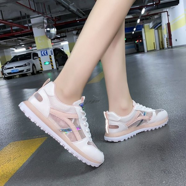 Adidași sport și de zi cu zi pentru femei