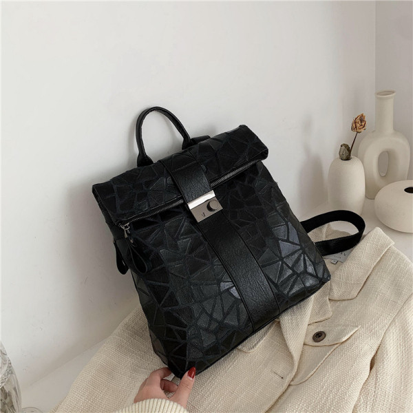 Rucsac de dama modern din piele ecologica cu element metalic