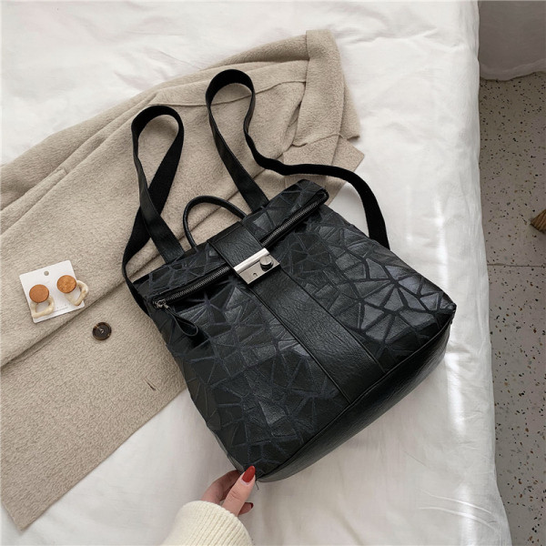 Rucsac de dama modern din piele ecologica cu element metalic