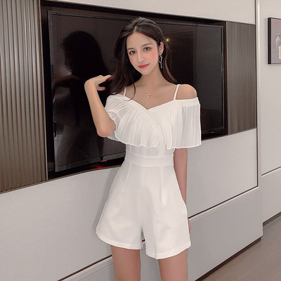 Salopetă de damă modernă cu umerii goi și decolteu spitz