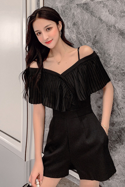 Salopetă de damă modernă cu umerii goi și decolteu spitz