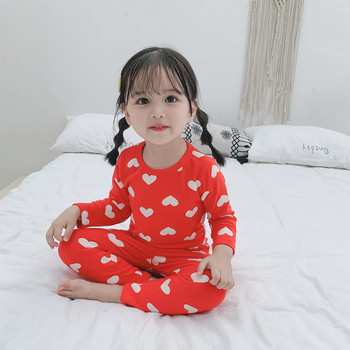 Детска пижама за момичета от две части с десен на сърца