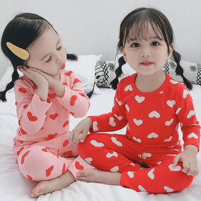Детска пижама за момичета от две части с десен на сърца