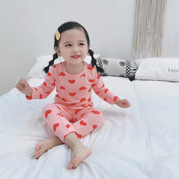 Vaikiška pižama mergaitėms iš dviejų dalių su širdelių raštu