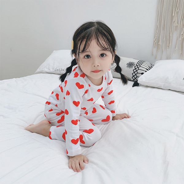 Vaikiška pižama mergaitėms iš dviejų dalių su širdelių raštu