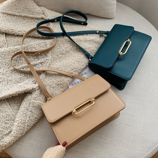 Geanta de dama actuala model simplu cu maner subtire