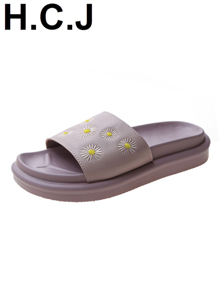 Moodsad värvilise tikandiga naiste sussid