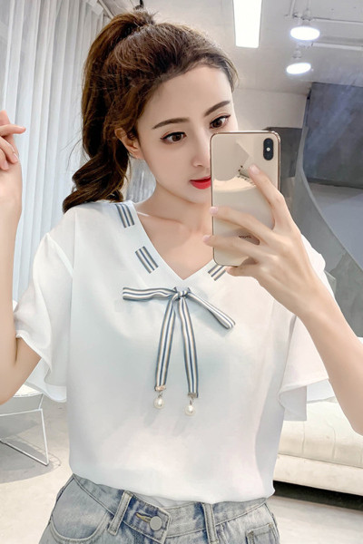 Lai naiste lühikeste varrukate ja paelaga pluus